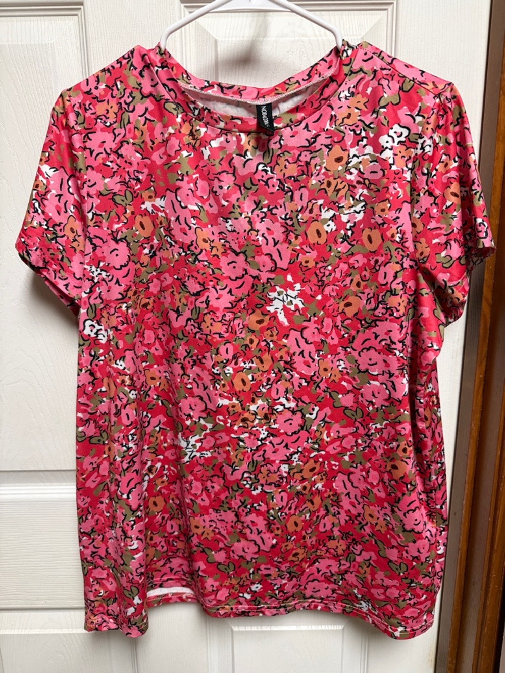 Women's Short Sleeve Floral Crewneck Tee - Pink Multi